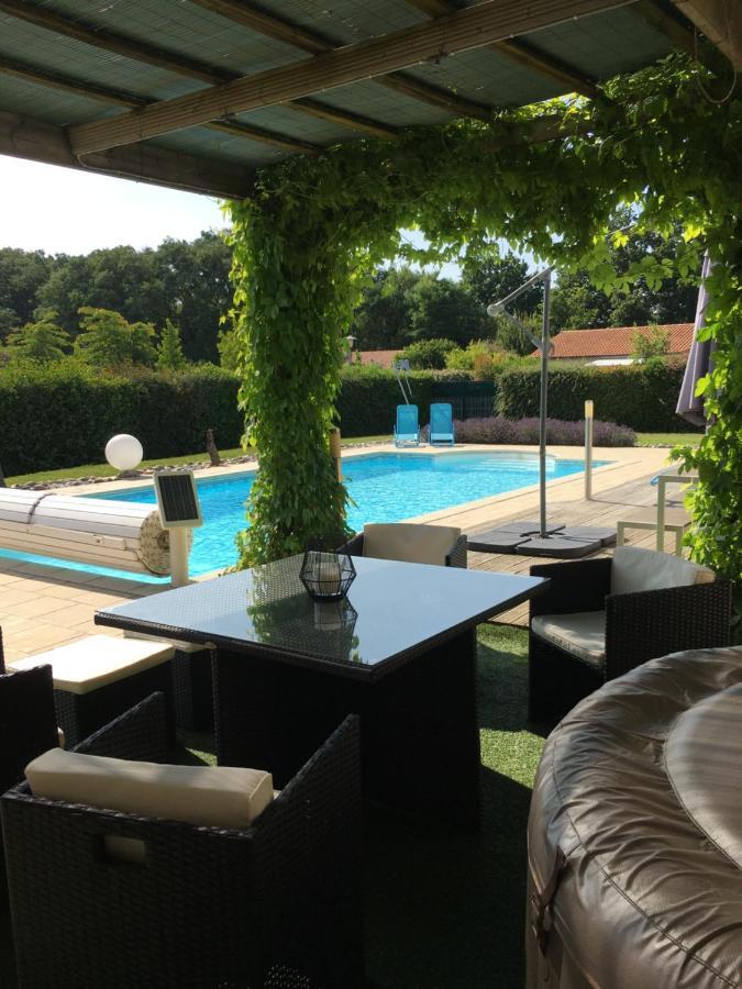 La Chambre Des Amis Parthenay Bagian luar foto